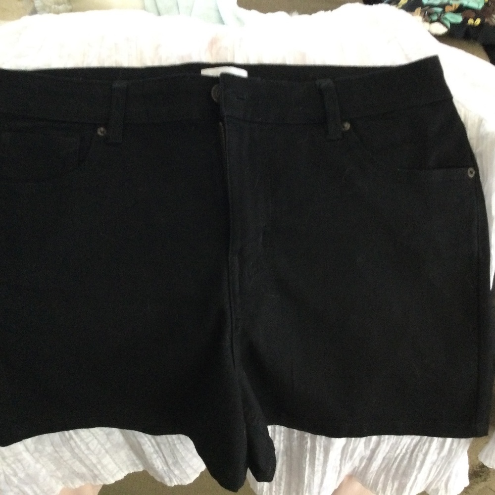 Like New Ladies Dress Shorts